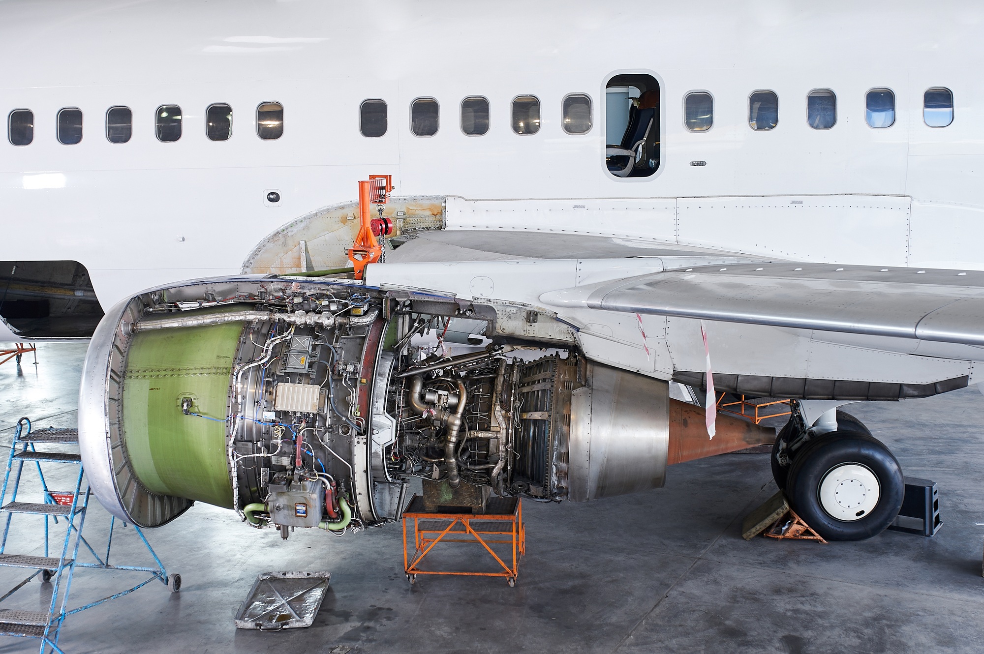 Aircraft engine undergoing precise inspection in a streamlined facility, reflecting efficiency and reduced downtime through just in time production.